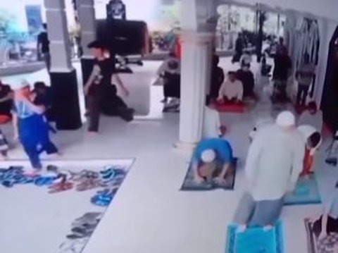 There's Always Something! Moment Man Praying Automatically 'Meleyot' because He Sees Boxed Rice Distribution