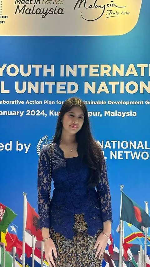 The Little Girl Who Used to be the Child of an Indonesian Military Member Has Now Transformed into a Beautiful Girl, Her Father Just Became a Minister