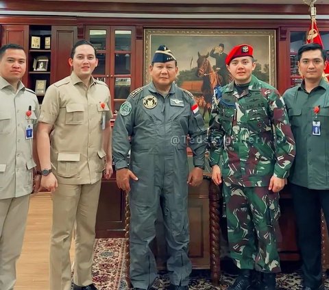 Prabowo Subianto Will Receive the Honorary General Four-Star Title from Jokowi Tomorrow