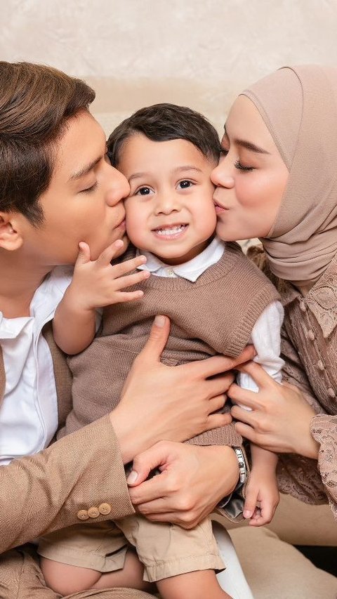 Intip Pemotretan Terbaru Keluarga Pasangan Lesti Kejora dan Rizky Billar, Ekspresi Lucu Baby L Bikin Salfok