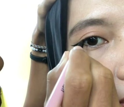 TikTok Celebrity Boy Expert in Making Wing Liner, Netizens: Prospective Husband Criteria Added