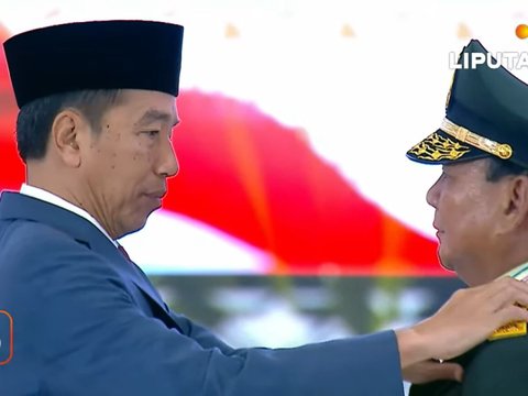 Jokowi Officially Bestows the Honorary Title of Four-Star General to Prabowo