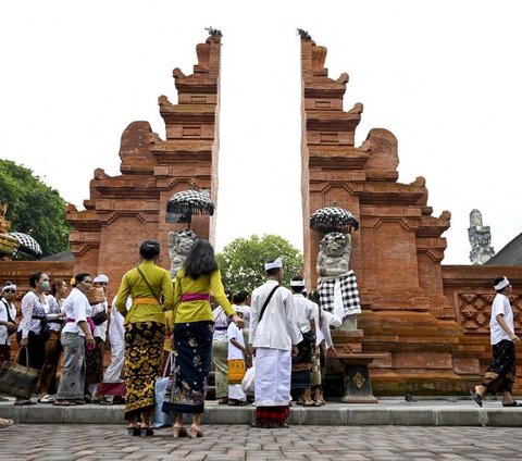 FOTO: Makna Mendalam Hari Raya Galungan yang Dirayakan Umat Hindu Bali Hari Ini