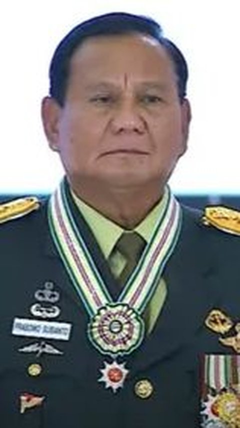 Prabowo kini sah menyandang gelar jenderal bintang 4 TNI di usia 72 tahun.