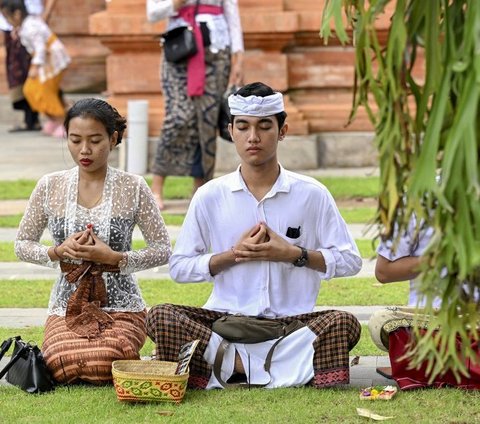 FOTO: Makna Mendalam Hari Raya Galungan yang Dirayakan Umat Hindu Bali Hari Ini