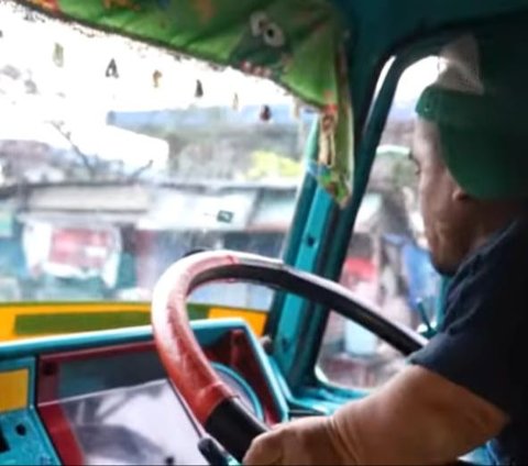 Gokil, Ucok Baba Mengemudi Mobil Tronton di Jalan Raya Begitu Lihai Bikin Ngeri Melihatnya