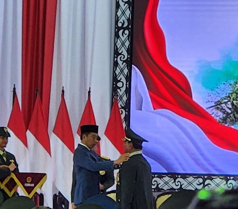 Jokowi Bantah Ada Transaksi Politik di Balik Kenaikan Pangkat Jenderal Kehormatan Prabowo