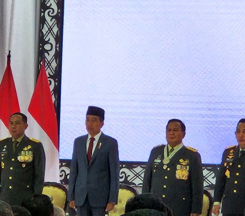 Jokowi Bantah Ada Transaksi Politik di Balik Kenaikan Pangkat Jenderal Kehormatan Prabowo