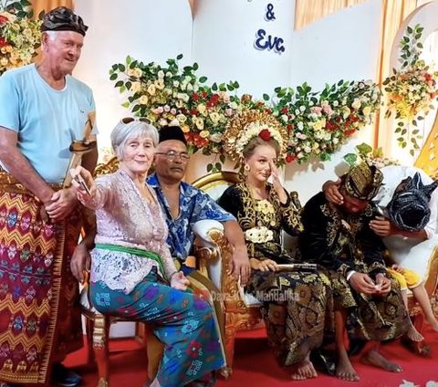 Meriah, Momen Pernikahan Pria Kampung Asal Lombok dengan Bule Cantik dari Australia