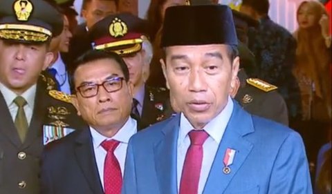 Menurut Jokowi, pemberian pangkat Jenderal Kehormatan ini telah melalui verifikasi dari Dewan gelar, Tanda Jasa, dan Tanda Kehormatan.