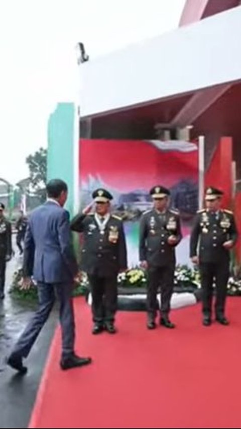 Gagah Prabowo Berseragam Jenderal TNI Sambut Presiden Jokowi Jelang Naik Bintang 4 Kehormatan