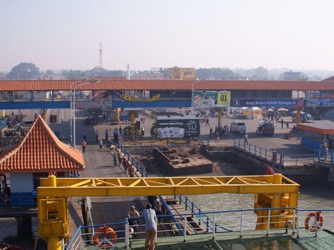 Dulu Jalur Utama Penyeberangan Surabaya-Madura, Kini Penumpang Kapal di Pelabuhan Ini hanya Pedagang Pasar