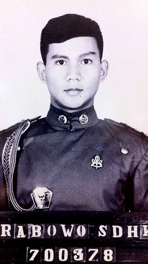 Diketahui, Prabowo mengawali karir militer di TNI AD sebagai seorang Letnan Dua setelah lulus dari Akademi Militer di Magelang. Facebook/Prabowo