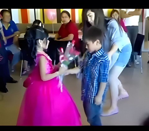 When This Little Girl Gives Flowers to an Innocent Boy Before Inviting Him to Dance, They Never Expected to Be Soulmates and Eventually Get Married