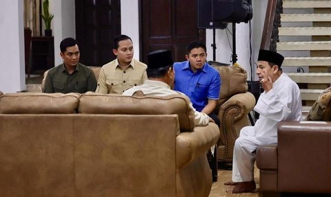 Momen Menhan Prabowo Subianto Duduk Berhadapan sama 3 Ajudan Ganteng, Dengarkan Petuah dari Habib Luthfi