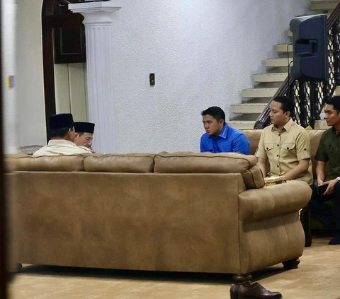 Momen Menhan Prabowo Subianto Duduk Berhadapan sama 3 Ajudan Ganteng, Dengarkan Petuah dari Habib Luthfi