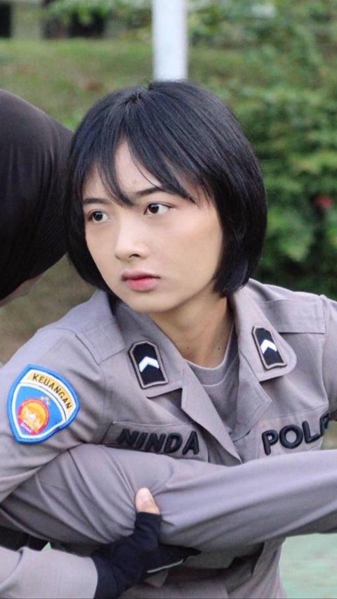 Portrait of Ninda Putri Pramesti, a Beautiful Policewoman, Goes Viral on Social Media.