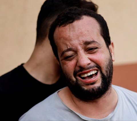 Seorang Pria Kehilangan 103 Kerabatnya di Gaza, 