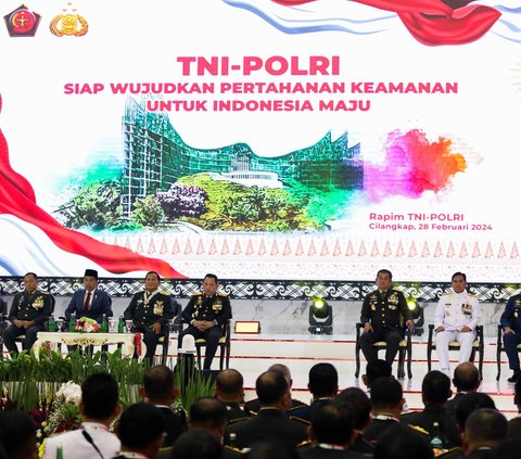 FOTO: Di Hadapan Pimpinan TNI-Polri, Jokowi Ingatkan Hati-Hati dengan Drone Perang yang Makin Canggih