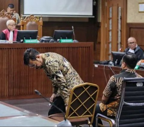 FOTO: Sidang Perdana, Begini Raut Eks Mentan Syahrul Yasin Limpo Didakwa Peras Anak Buah Rp44,5 Miliar