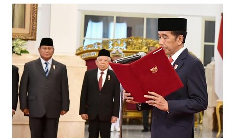 Bahkan, Menteri Pertahanan Prabowo Subianto sempat viral lantaran menggunakan pin yang diklaim serupa dengan yang dipakai Presiden Jokowi, 