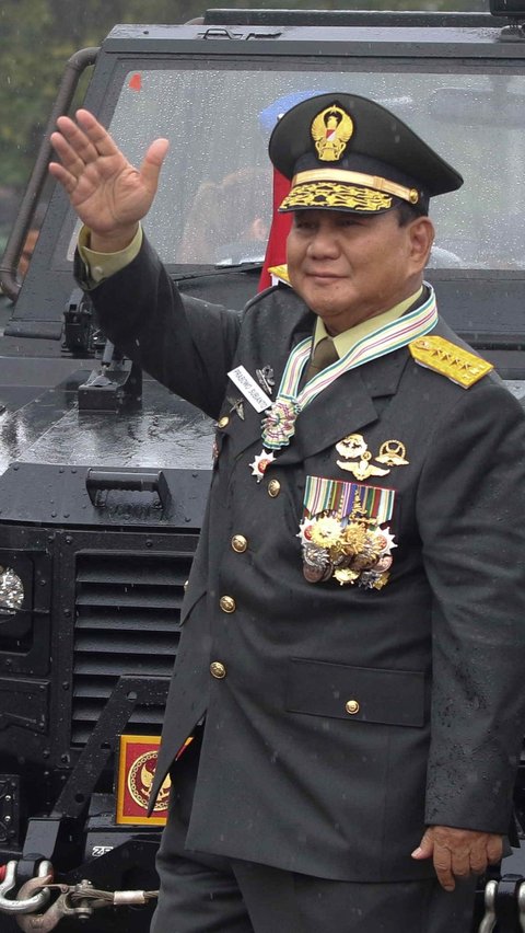 Jejak Karier Prabowo Dulu Diberhentikan dari ABRI Kini Jokowi Beri Pangkat Jenderal Kehormatan