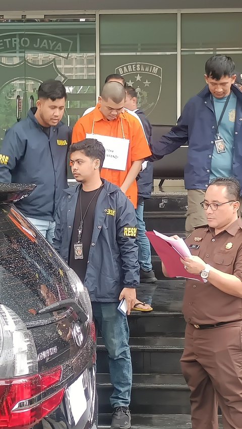 <br>Muncul Spanduk Dukungan untuk Kekasih Tamara Tyasmara saat Rekonstruksi: Kamu Telah Difitnah