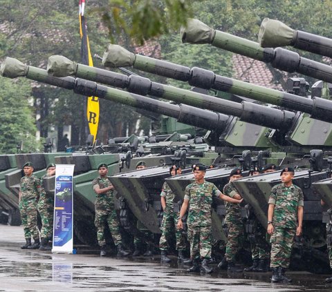 FOTO: Momen Prabowo Jenderal Bintang 4 Tinjau Alat Tempur Didampingi Panglima TNI dan Kapolri