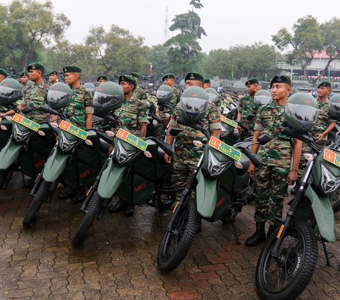 FOTO: Momen Prabowo Jenderal Bintang 4 Tinjau Alat Tempur Didampingi Panglima TNI dan Kapolri