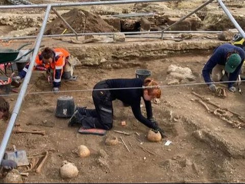 Arkeolog Temukan 1.000 Kuburan dan Reruntuhan Desa Kuno di Bawah Biara Berusia 1200 Tahun
