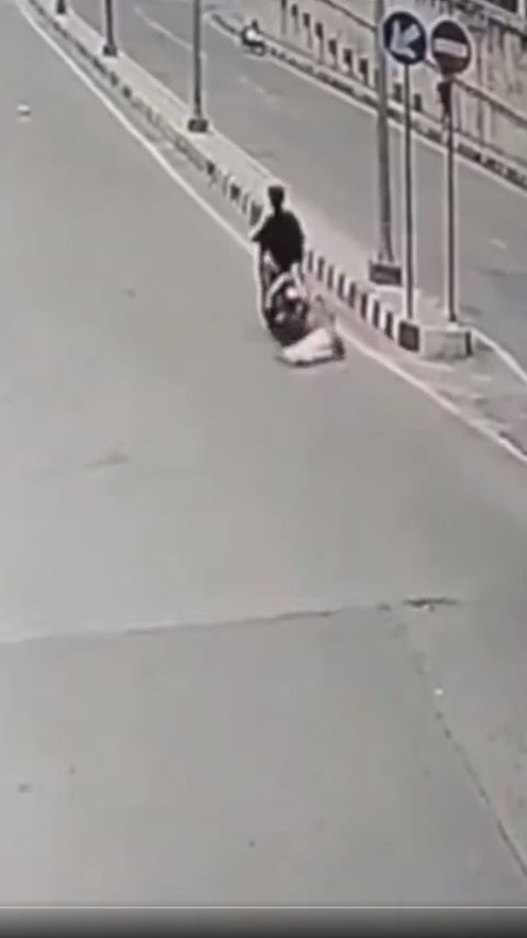 Viral Woman Allegedly Becomes Victim of Robbery While Being Dragged by Motorcycle on Bekasi Road, Shouting 'Thief'