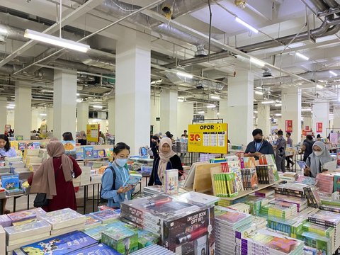 Want to Buy Cheap International Books and Get Double Discounts? Here's How