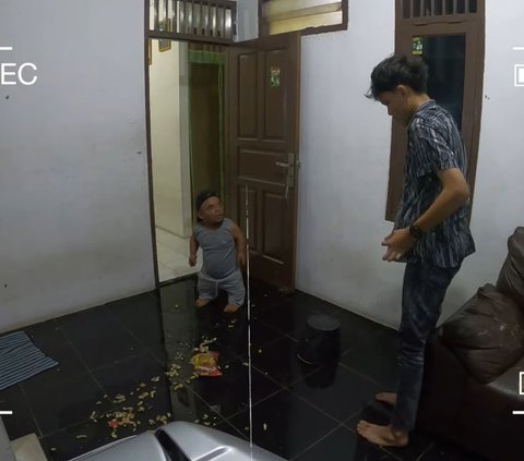 Di-Prank oleh Sang Anak yang sedang Mabuk Parah, Ucok Baba Ngamuk Ambil Air Lalu Disiram 'Astaghfirullah Anak Gua Jadi Mabuk Gini'