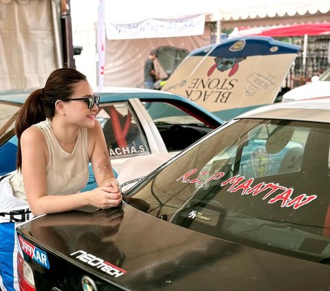 8 Cool Styles of Female Artists who Love Drifting Cars, Wendy Walters Like a Sexy Racer!