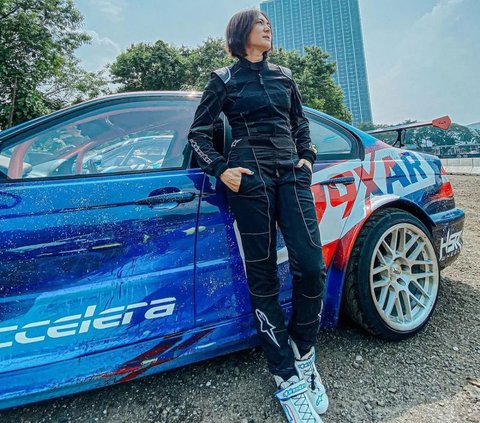 8 Cool Styles of Female Artists who Love Drifting Cars, Wendy Walters Like a Sexy Racer!