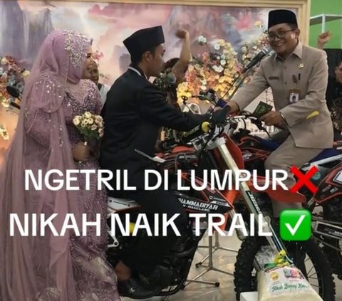 Momen Unik Sepasang Pengantin Lakukan Akad Nikah di Atas Motor Trail, Curi Perhatian Warganet