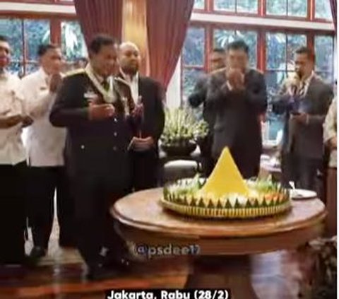 Momen Istimewa Jenderal Prabowo Sungkem ke Perempuan Berusia 105 Tahun yang Sangat Dihormati