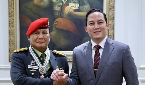 Selepas lulus dari AKABRI Darat pada tahun 1974, Prabowo langsung bergabung dengan Komando Pasukan Sandi Yudha (Kopassanda).