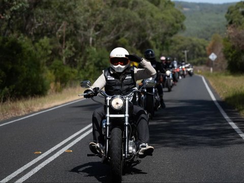 10 Potret Keseruan Andre Taulany Bersama Anggota 'The Prediksi' Touring di Australia, Tempuh Perjalanan Hampir 1.000 km