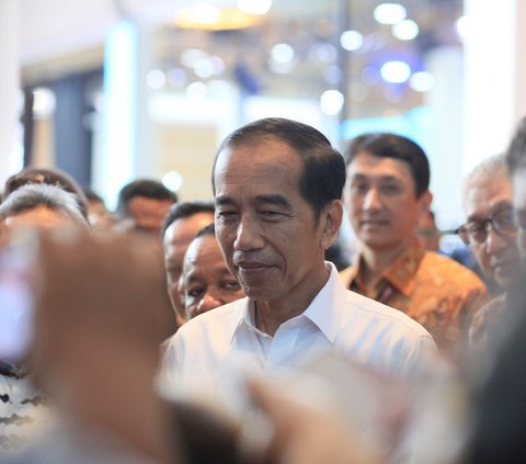 Many Cities are Congested, Jokowi Suggests People Use Public Transportation