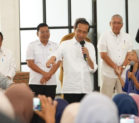Many Cities are Congested, Jokowi Suggests People Use Public Transportation