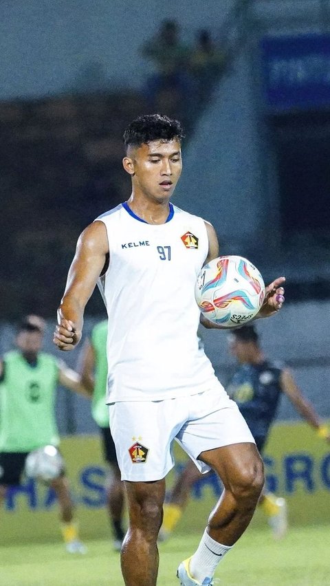 Lebih Dekat dengan Mohammad Khanafi Striker Persik Kediri, Begini Kehidupannya Bareng Anak dan Istri