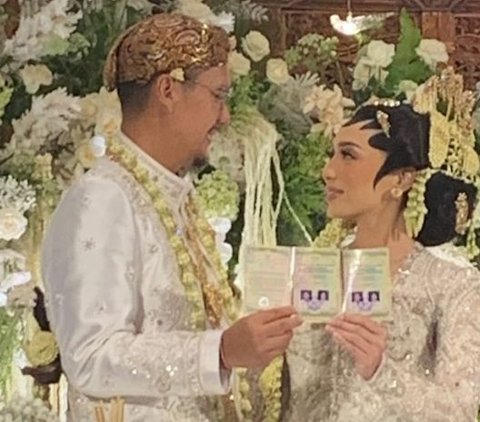 8 Portraits of Angga Maliq D'essentials and Dewi Andarini's Wedding