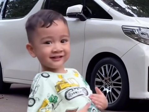 Gemas! Intip Potret Terbaru Rayyanza Anak Raffi Ahmad dan Nagita, Penampilannya Disebut Bak Anak Sultan Arab