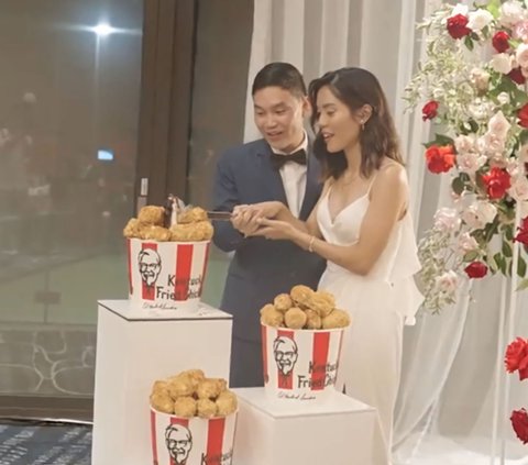 Viral! This Couple Holds a Wedding with KFC Theme, Costs Rp1.2 Billion
