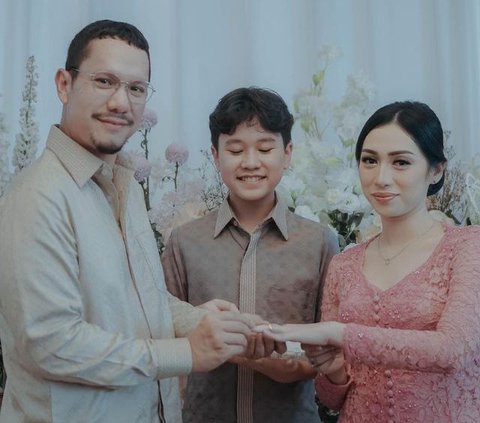 Resmi Jadi Suami Istri, Ini Perjalanan Cinta Angga Maliq D'essentials dan Dewi Andarini