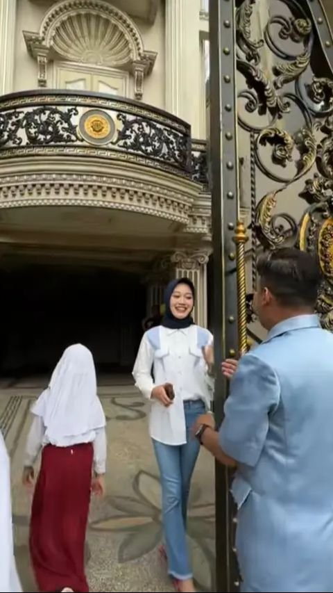 Dalam videonya, Daffa memperlihatkan berbagai sudut interior rumah yang menakjubkan.