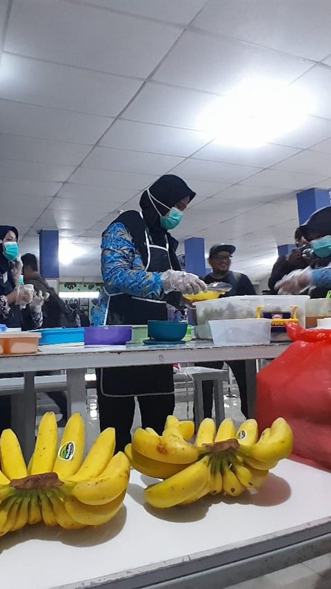 Sementara, simulasi program makan siang gratis ini diadakan oleh Menteri Koordinator Bidang Perekonomian, Airlangga Hartarto.