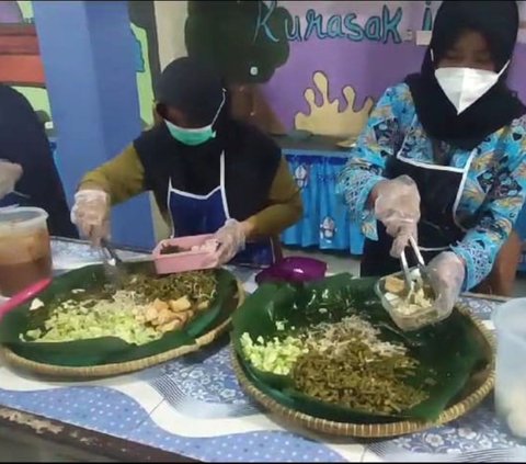 FOTO: Terungkap, Ini Penampakan Uji Coba Makan Siang Gratis Prabowo-Gibran Harga Rp15 Ribu