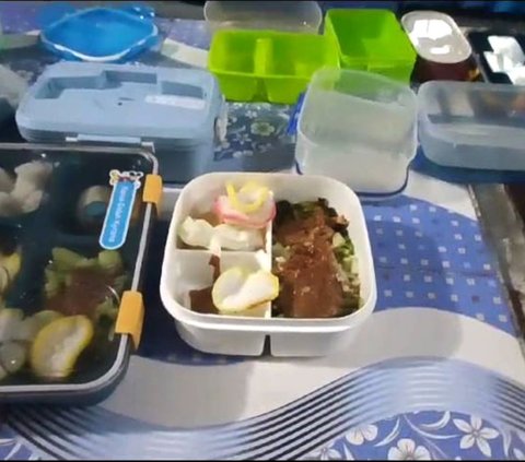 Penampakan gado-gado yang menjadi salah satiu menu dalam simulasi program makan siang gratis di SMP Negeri 2 Curug, Tangerang, pada Kamis (29/2) siang. Makan siang gratis merupakan program unggulan pasangan capres nomor urut 02 Prabowo Subianto-Gibran Rakabuming Raka.